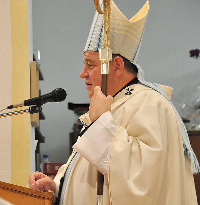 Věřící z celého světa se sešli v Koclířově.  Bohoslužbu vedl arcibiskup Dominik Duka.   