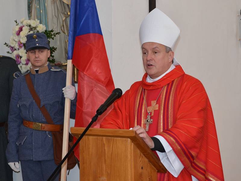 Památník obětem padlým ve Velké válce odhalili 28. října ve Svojanově. Posvětil jej královéhradecký biskup Jan Vokál, který také celebroval mši svatou.  