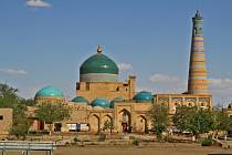 Chiva - minaret Islama Hodži a mauzoleum Mahmuda Pahlavana