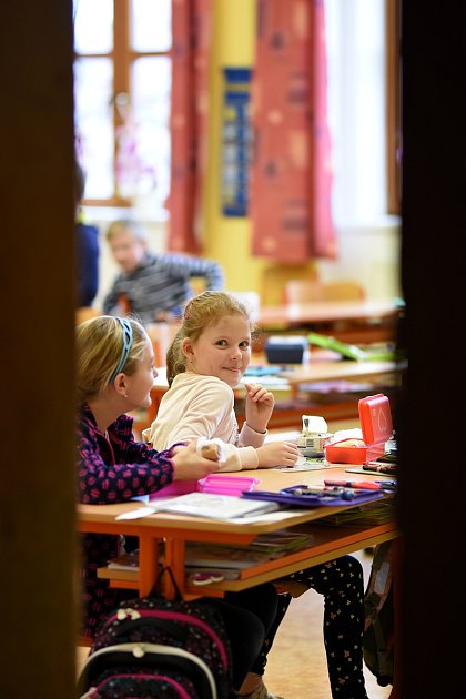 V Základní škole v Dolním Újezdu chybí učitelé, ale školu zavírat nechtějí.
