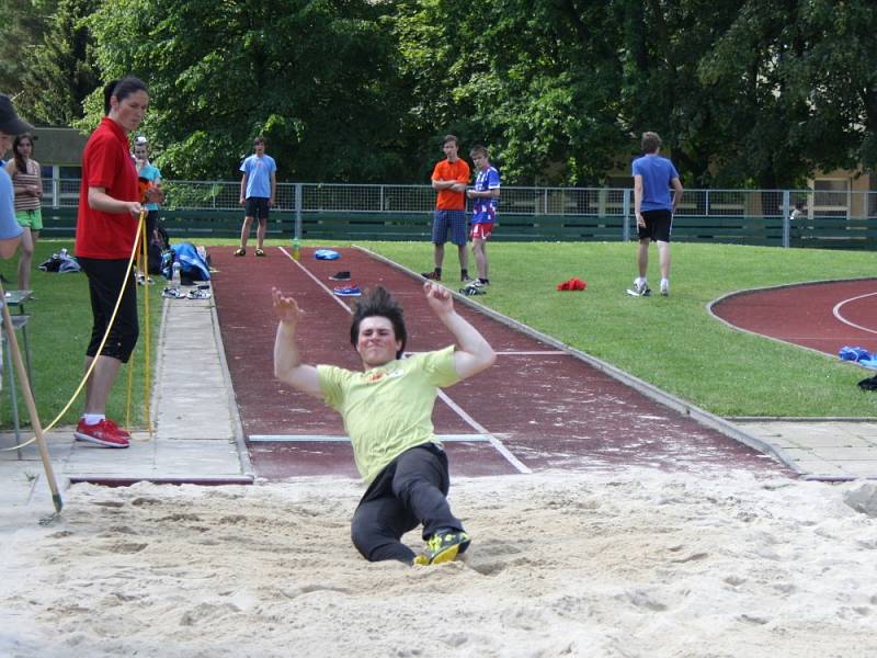 NEJLEPŠÍ družstva a  jednotlivci z  Pardubického kraje  soutěžili  na hřišti Základní školy Palackého v Moravské Třebové o Odznak všestrannosti olympijských vítězů.