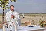 V sobotu  vysvětil kněz Bránu milosrdenství v Chotovicích
