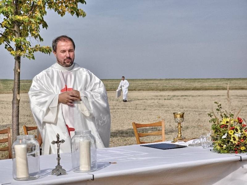 V sobotu  vysvětil kněz Bránu milosrdenství v Chotovicích