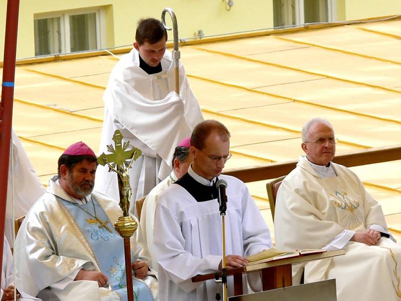 Návštěva biskupa Dominika Duky v Koclířově.