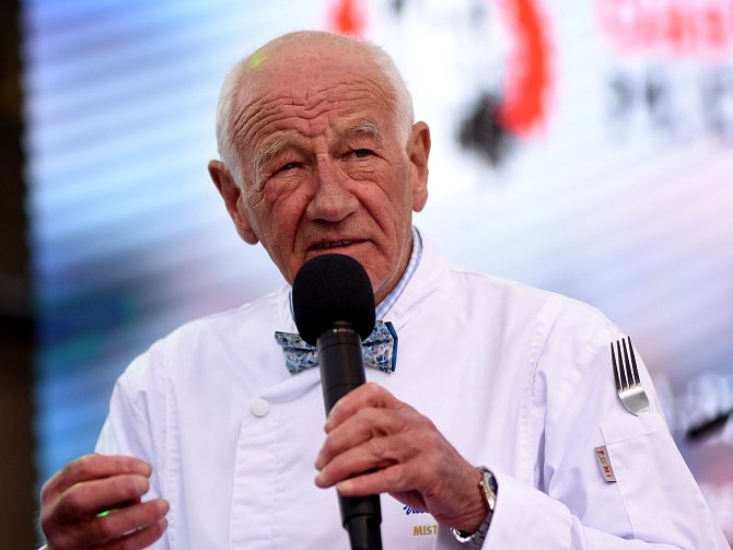 Mistr kuchař Václav Šmerda ze Svitav vaří už přes 50 let  a učí budoucí kuchaře.