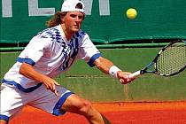 Osmnáct zápasů v řadě vyhrál v Rieter Cupu přerovský tenista Pavel Šnobel. Jeho spanilou jízdu ve třech ročnících turnaje až letos zastavil Jaroslav Pospíšil, který trajnásobného vítěze vyřadil v semifinále.