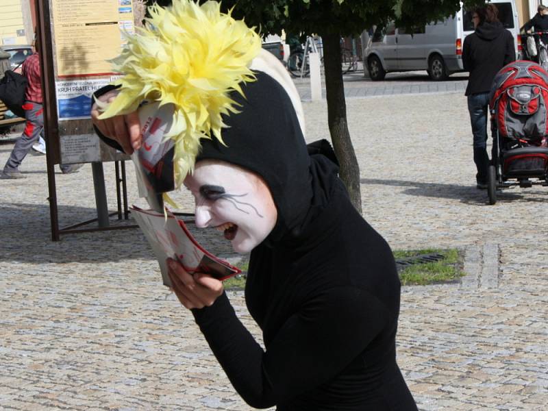 Na mezinárodní festival pantomimy přijeli do Poličky mimové z různých koutů Evropy.