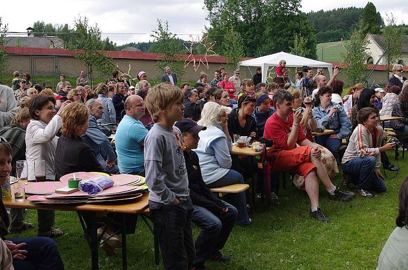 Stoletá škola v Telecím přivítala žáky.