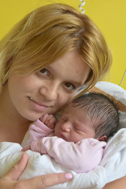 ROZÁRKA MARKOVÁ se narodila 20. srpna ve 12.16 hodin. Vážila 3,16 kilogramu a měřila 49 centimetrů. S rodiči Pavlínou a Štefanem bude bydlet v Koclířově. Ze sestřičky se radují i sourozenci Javier, Joaquín a Lilien.