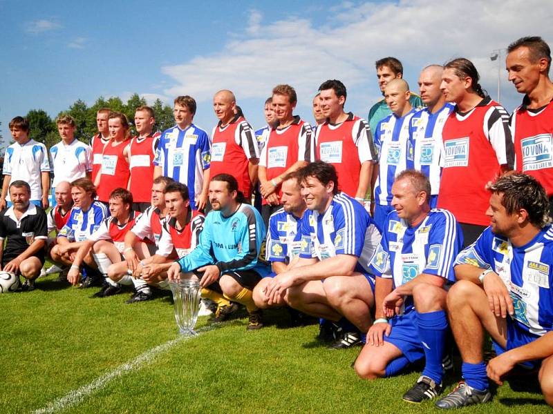 Jágr team na fotbalovém utkání v Litomyšli.