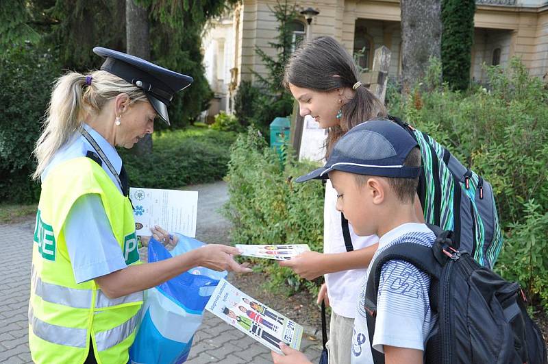 Preventivní akce Zebra se za tebe nerozhlédne ve Svitavách u gymnázia.