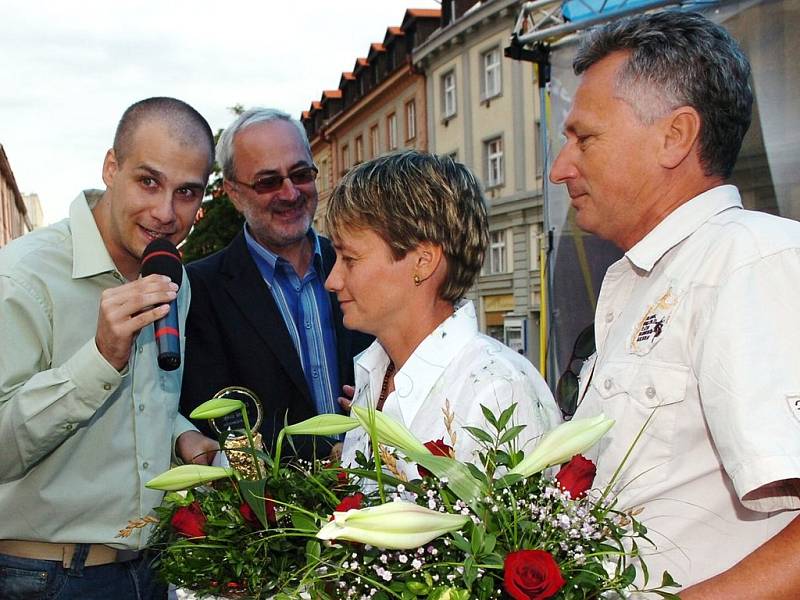 Čtenářskou cenu získali manželé Burgerovi, kteří se jako terapeuti věnují postiženým dětem bez nároku na odměnu.