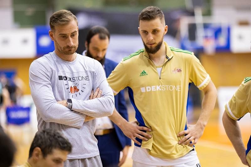 Dekstone Tuři Svitavy vs. Královští sokoli Hradec Králové (80:76).