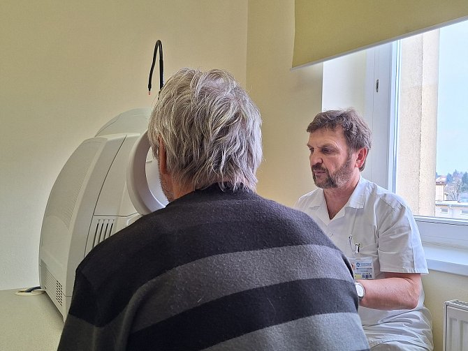 Na Den glaukomu si v Litomyšlské nemocnici nechalo zkontrolovat oči 70 zájemců