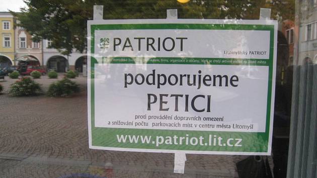 Tabule informující o petici občanského sdružení Patriot