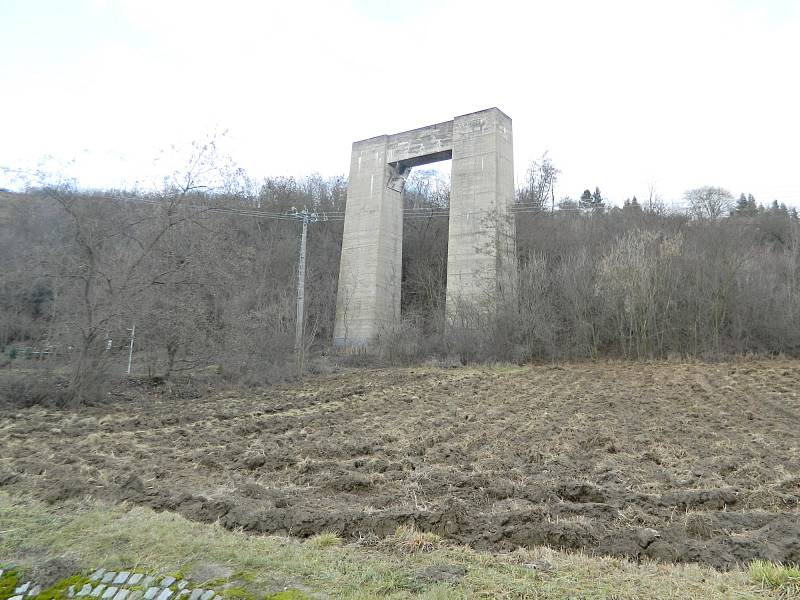 PILÍŘ SVRATKA.  Po mostech u Jevíčka je dalším nejznámějším pilíř u Brněnské přehrady. Foto Jiří Vymětalík