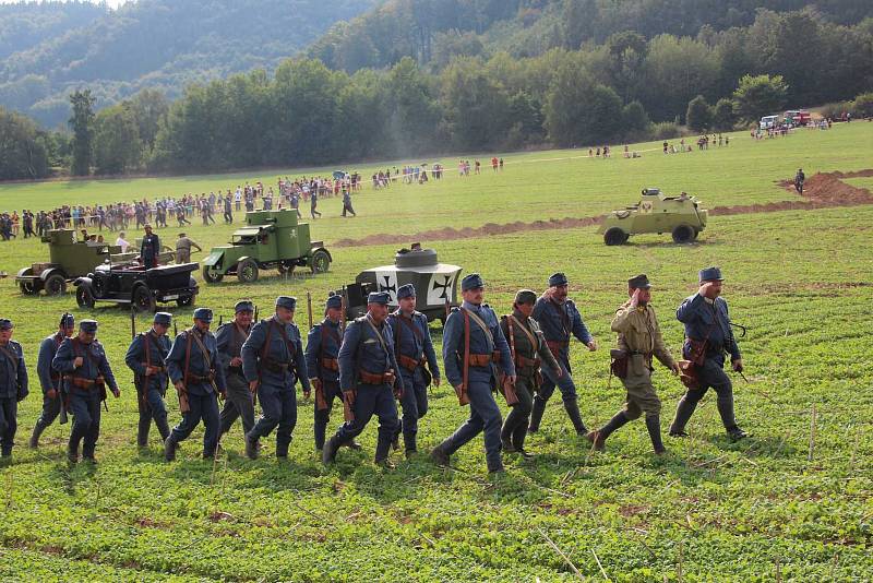 Historická bitva v Mladějově na Moravě připomněla období první světové války. Na bitevním poli se utkali vojáci ruské a rakouské armády.