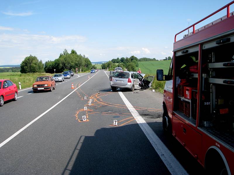 Hromadná kolize vozidek na Gajeru u odbočky na Mikuleč.