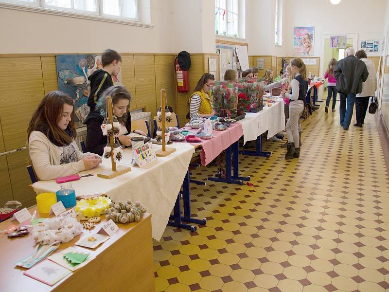 Charity Day na litomyšlském gymnáziu nabídl návštěvníkům celodenní program, mnoho překvapení a zajímavých věcí. 