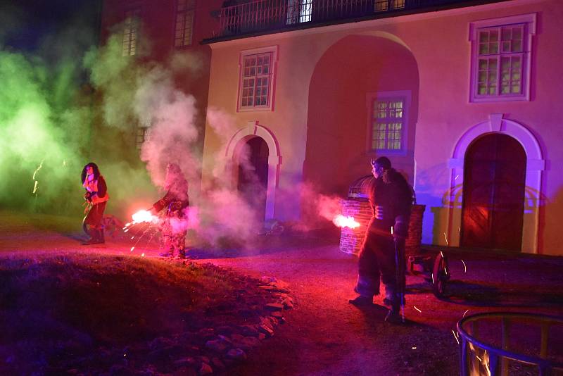 Advent na Svojanově: Lucifer se svou bandou řádil na hradě.