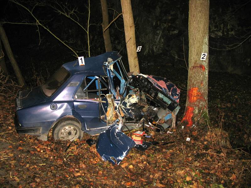 Na komunikaci z Bohuňova směrem na Svojanov havarovala v pondělí dvacet dva minut po šestnácté hodině škodovka