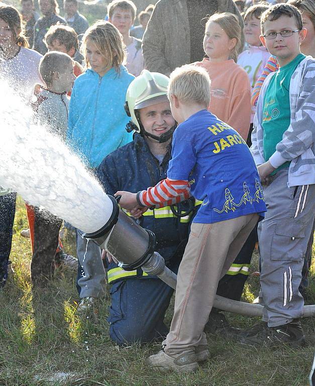 Závěr hasičské soutěže Plamen v Nové Vsi u Litomyšle.