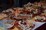 Sváteční cukroví a jiné dobroty, lití olova, ale živý betlém. To jsou tradiční Svojanovská Vánoce. 