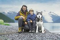 LEOŠ ŠIMÁNEK cestoval po Aljašce mimo jiných i se svou tehdy šestiletou dcerou a psem Daltonem.