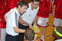 Jakmile mají svitavští basketbalisté  v zádech podporu svých fanoušků, dovedou hrát sebevědomě a odvážně i proti nejlepším českým celkům.  