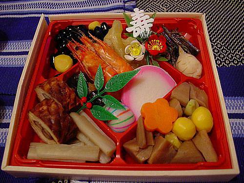 Tradiční japonské novoroční jídlo Osechi.