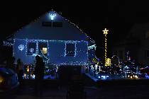 Josef Doležal zdobí vánočními světly svůj dům na okraji Poličky už patnáct let.