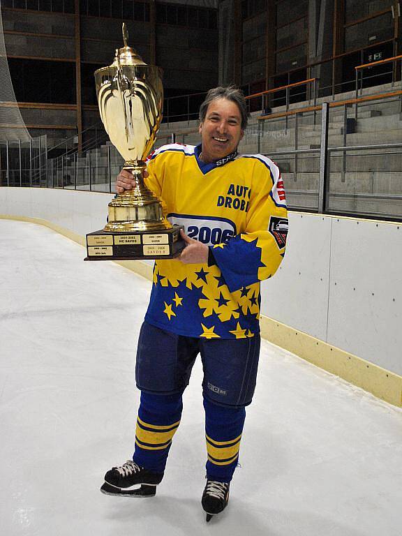 Panování Tygr Teamu skončilo, novým vládcem litomyšlské městské hokejové ligy je družstvo HC 2006. Obhájce vyřadilo v semifinále a ve finálové sérii se nenechalo zlomit ani porážkou v prvním utkání.  