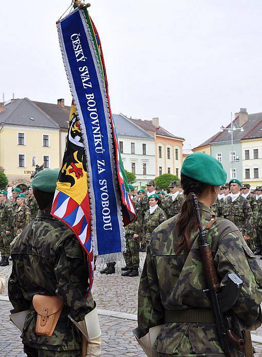 Střední vojenská škola v Moravské Třebové slavila 75 let od založení. Prváci složili na náměstí slib.