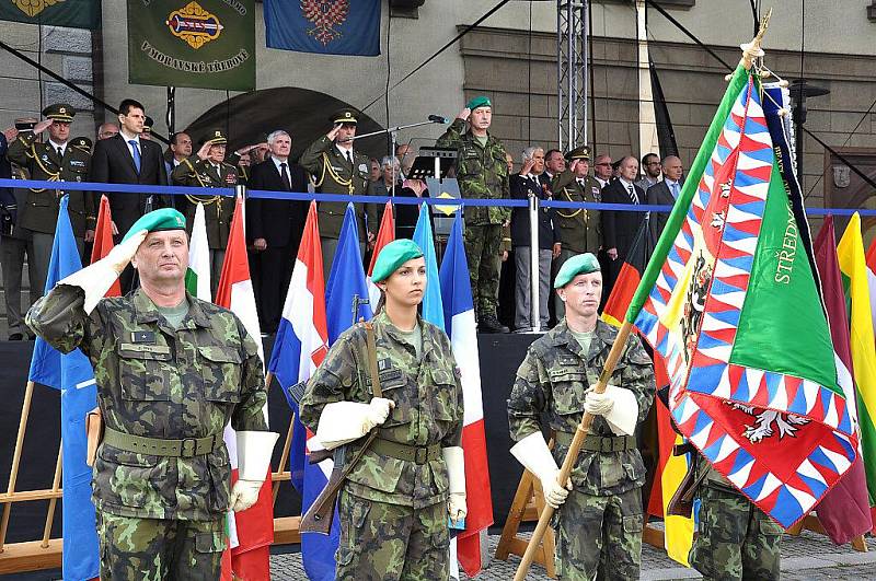 Střední vojenská škola v Moravské Třebové slavila 75 let od založení. Prváci složili na náměstí slib.