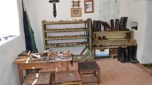 Brtounova chalupa ukrývá muzeum ševcovského řemesla. Svého času bylo v Bystrém na šest stovek ševců. 