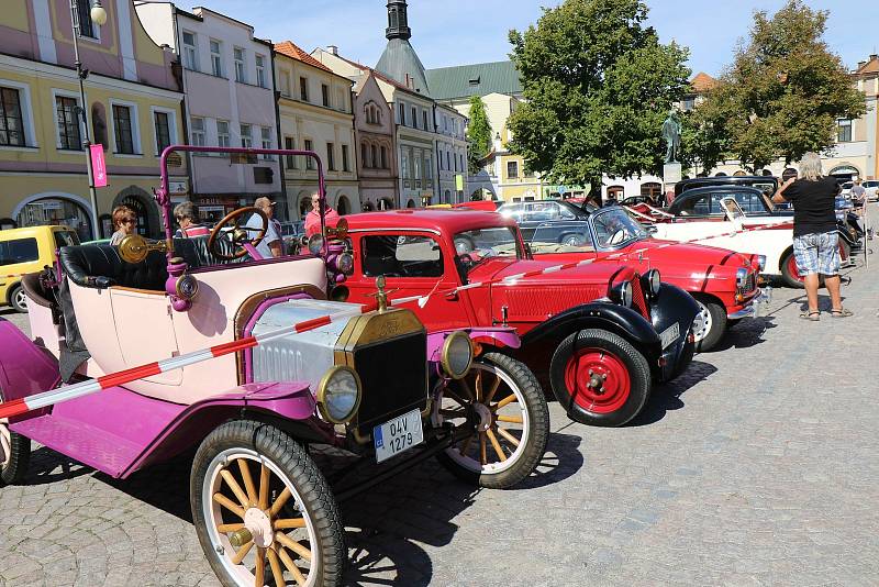 LIDÉ V LITOMYŠLI si o víkendu užili veselici s dobrým jídlem pitím, zábavou, divadlem i muzikou.