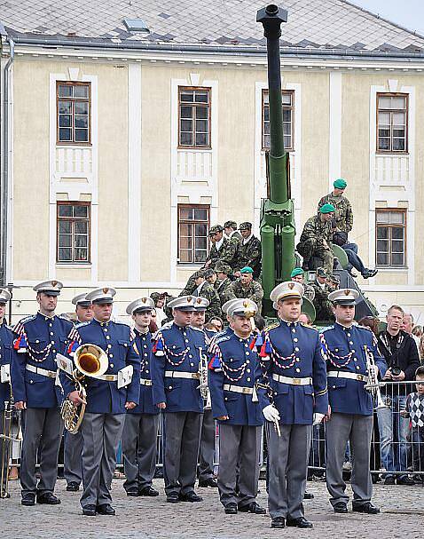 Střední vojenská škola v Moravské Třebové slavila 75 let od založení. Své umění předvedla i Hradní stráž Pražského hradu. 