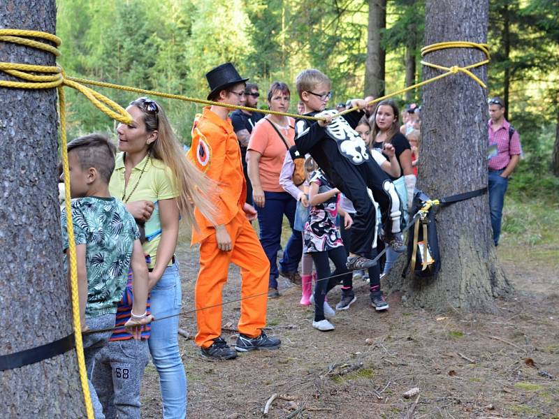 Pohádkový les okolo rybníku Rosnička aneb Šmloulinka v zajetí Gargamela