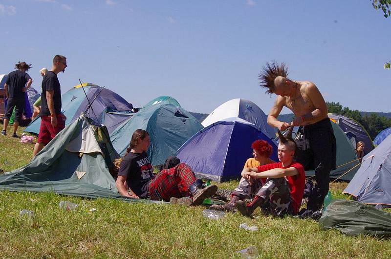 Punkeři se sjeli na Fest Pod Parou.