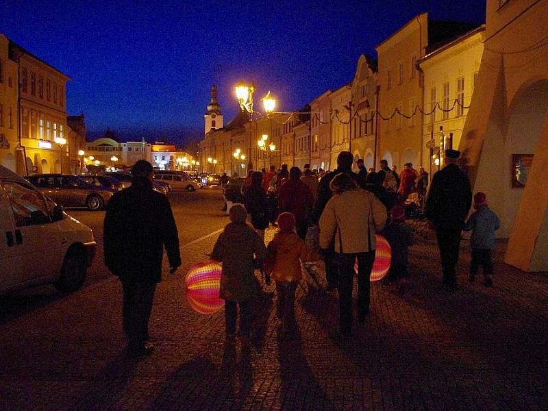 Lampiónový průvod ve Svitavách na svátek svatého Martina.