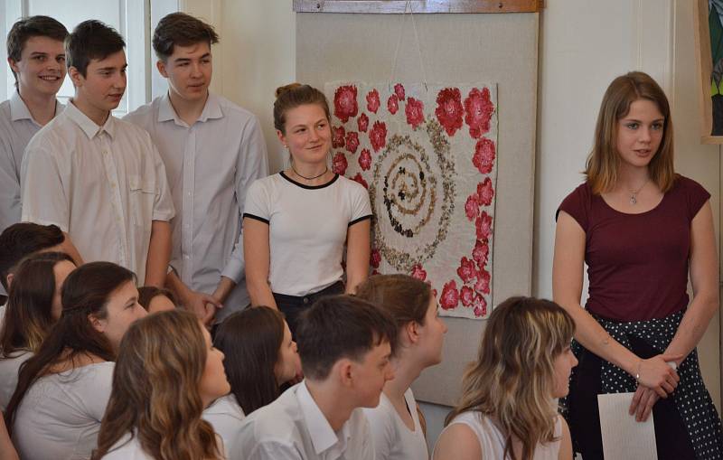 Výstava na litomyšlském gymnáziu, která připomíná návštěvu studentů na Ukrajině