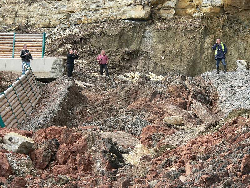 Hřebečský tunel čeká dlouhá uzavírka. Připomeňte si, jak šel čas s tunelem.