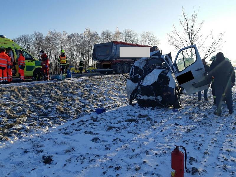 U Janova se střetl kamion s dodávkou. Foto: Policie ČR