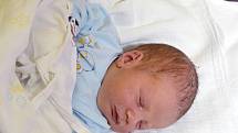 MATĚJ ŠKRABAL. Narodil se  6. listopadu ve svitavské porodnici           Petře Rolinkové a Jakubu Škrabalovi ze Svitav. Měřil 50 centimetrů           a vážil 3,25 kilogramu. Má sestřičku Anetu.