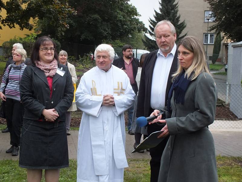 VILA JINDRA. Respitní péče je velmi náročná. Senioři se rádi vracejí. Oslavy výročí si užili spolu se svými blízkými, zaměstnanci a hosty.