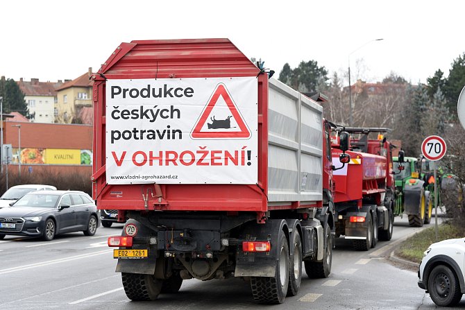 Protest zemědělců na silnici I/35 mezi Vysokým Mýtem a Litomyšlí.