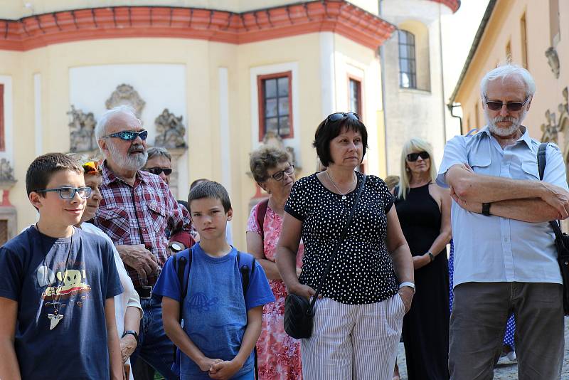 V Regionálním muzeu v Litomyšli připomínají 170. výročí narození Aloise Jiráska unikátní výstavou. Sobotní vernisáže se zúčastnili i potomci spisovatele.