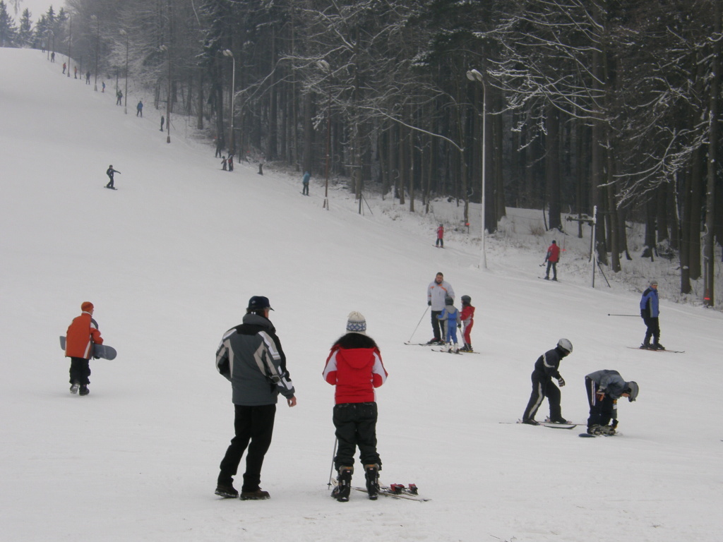 FOTOGALERIE: Tip na lyžování, v provozu sjezdovka v Poličce - Svitavský  deník