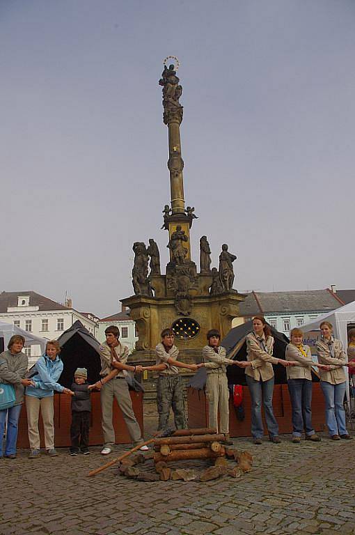 Moravskotřeboští skauti slavili pětasedmdesátiny. Na náměstí postavili tábor.