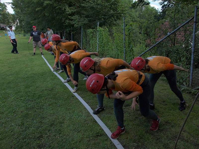 Okresní soutěž v požárním sportu se odehrála v sobotu v Kamenci. Dvě vítězná družstva mužů a dvě žen postoupila do krajského kola. To se koná 30. července v Pardubicích.